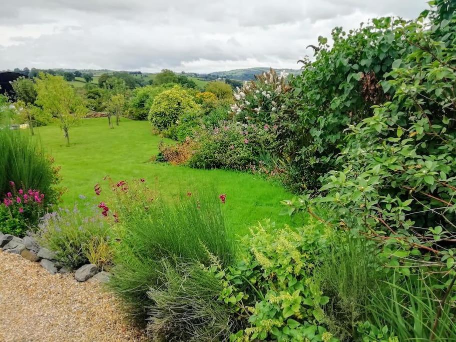 Country With Gardens * Newtown (Powys)